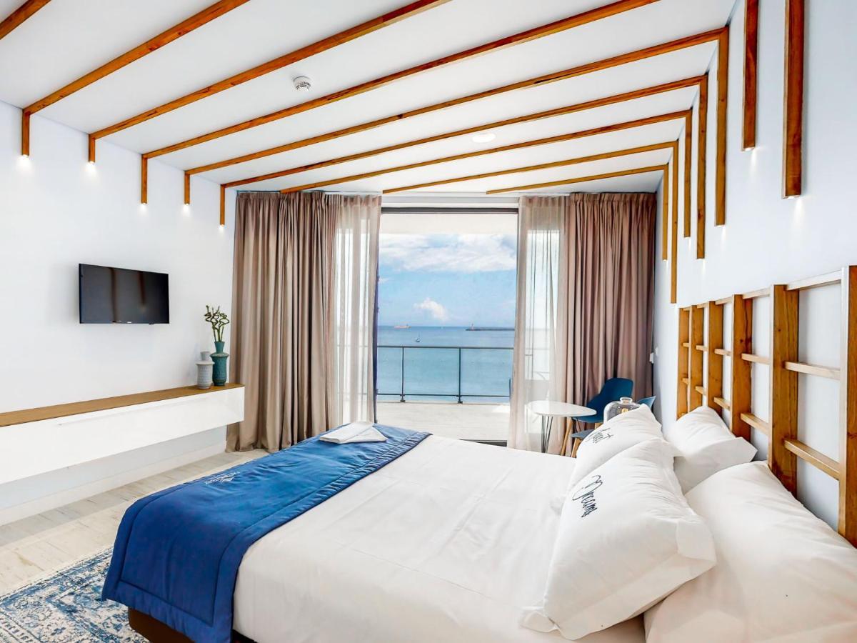 Facing Bay Hostel Praia da Vitoria ภายนอก รูปภาพ