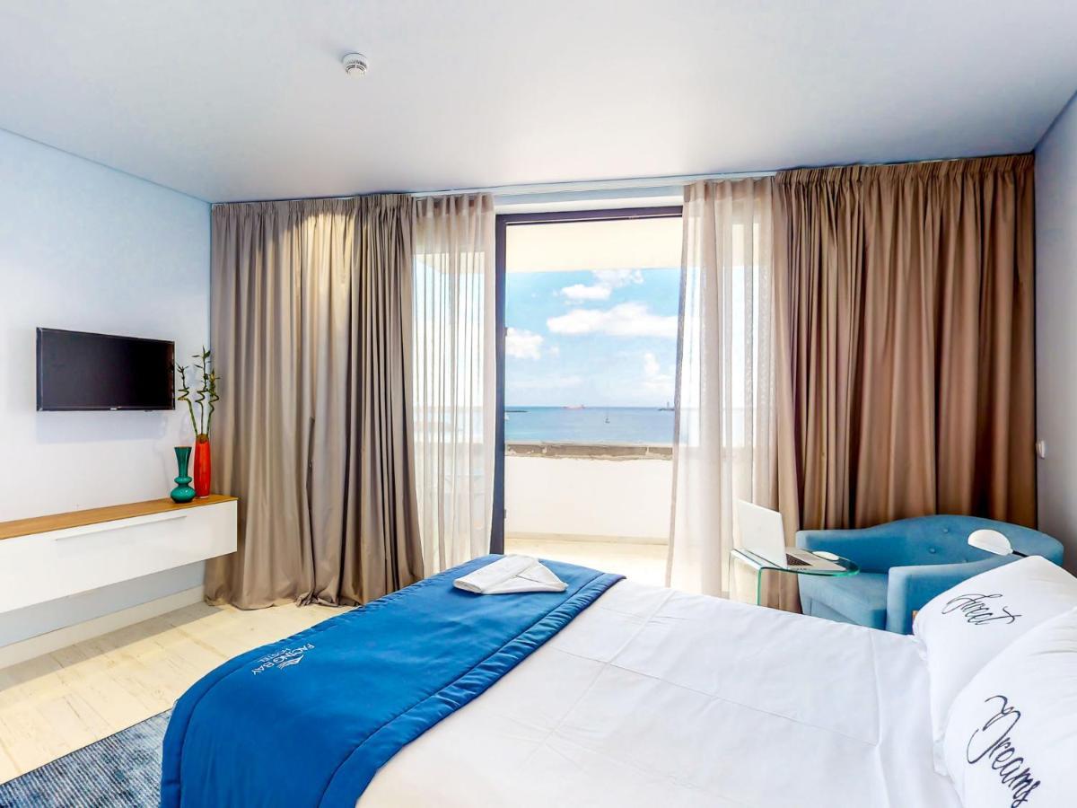 Facing Bay Hostel Praia da Vitoria ภายนอก รูปภาพ